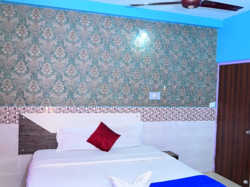 Deluxe Double Bed AC Room With Mattress