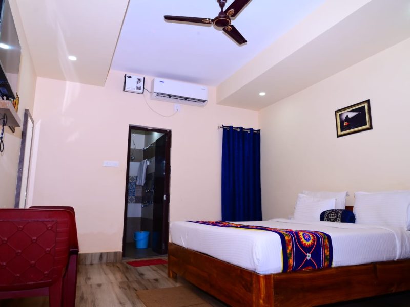 Executive Double Bed Room Non Ac with Mattress ( 1 Double Bed , 1 x Mattress )