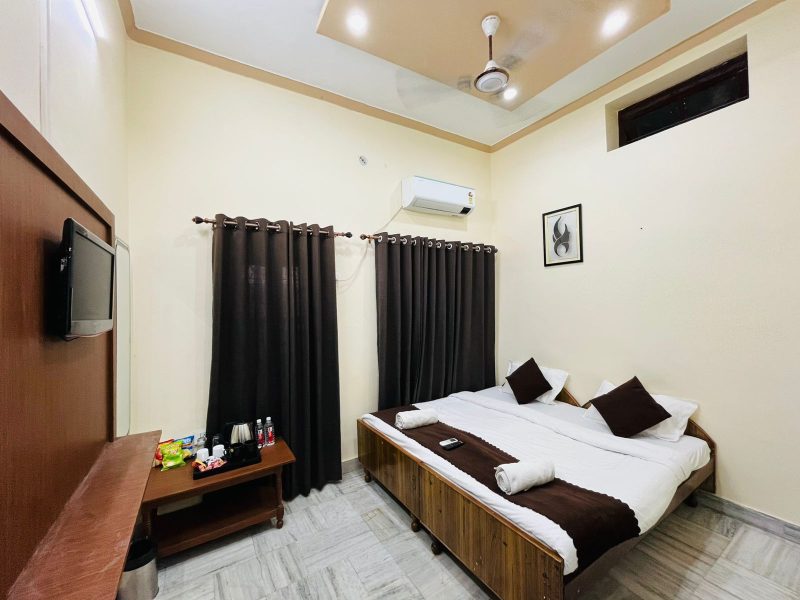 Deluxe Double Bedroom