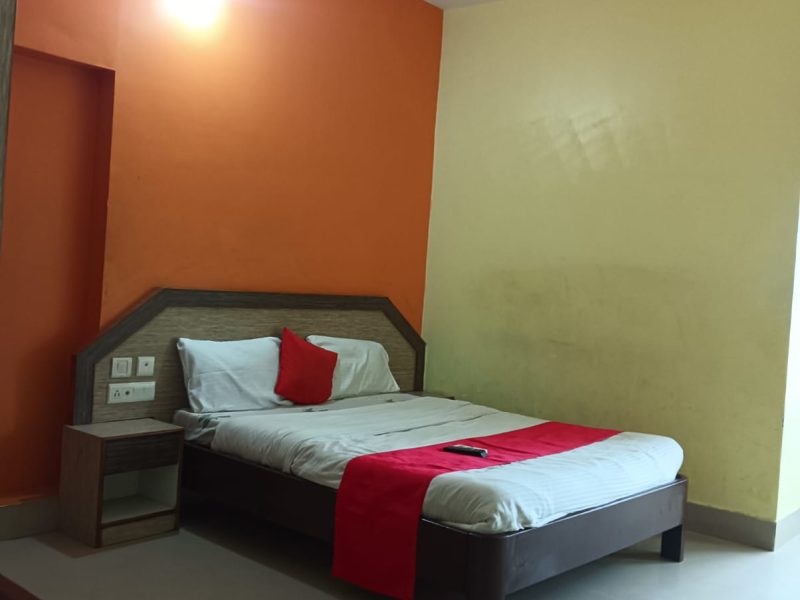 Deluxe Double Bed Room AC With Mattress ( 1 Double Bed , 1 x Mattress )