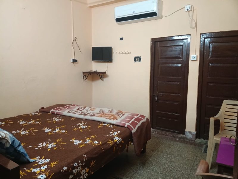 DELUXE AC ROOM