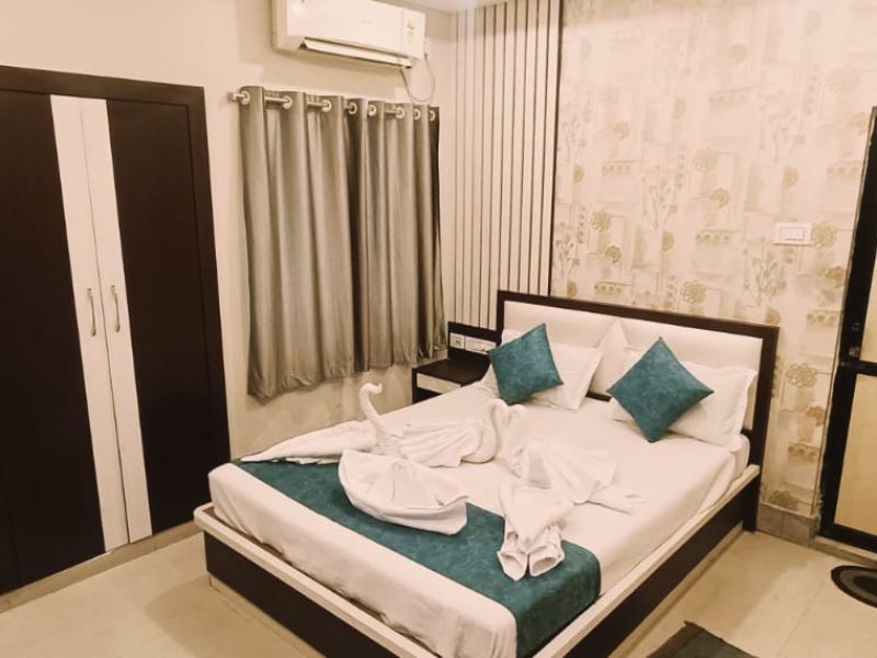 DELUXE AC ROOM