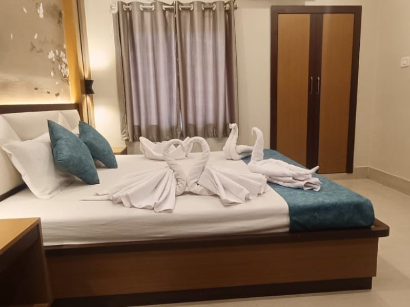 TRIPLE SUIT NON AC ROOM