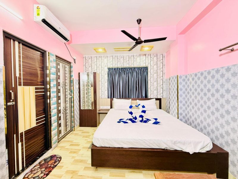 DELUXE AC ROOM