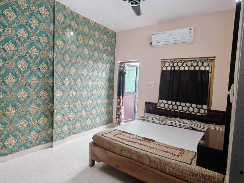 DELUXE AC ROOM