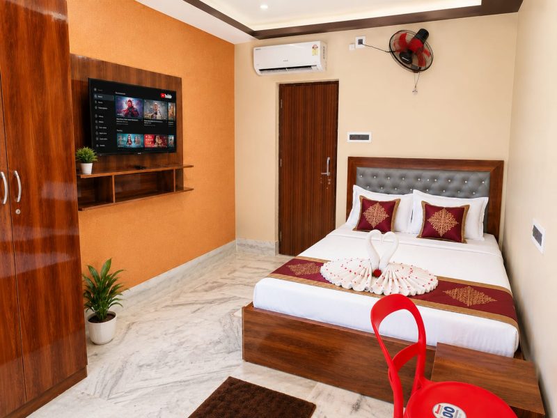DELUXE AC ROOM
