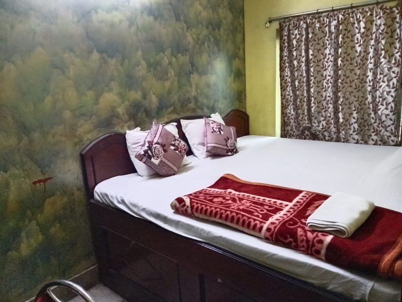 DELUXE AC ROOM